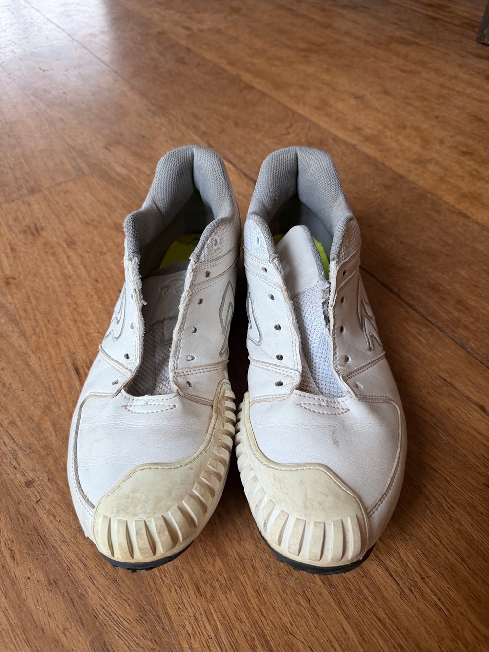 Ringer turfs with pitching toe